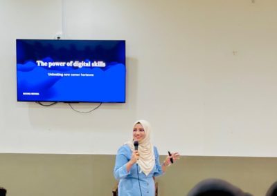 Career Path Expaloration Based on Learning Digital Skills